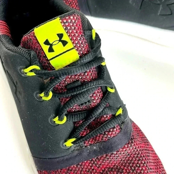 UNDER ARMOUR Youth 6 UA Charged 24/7 Low Black Anthem Red Lace Up Sneakers - Picture 7 of 13